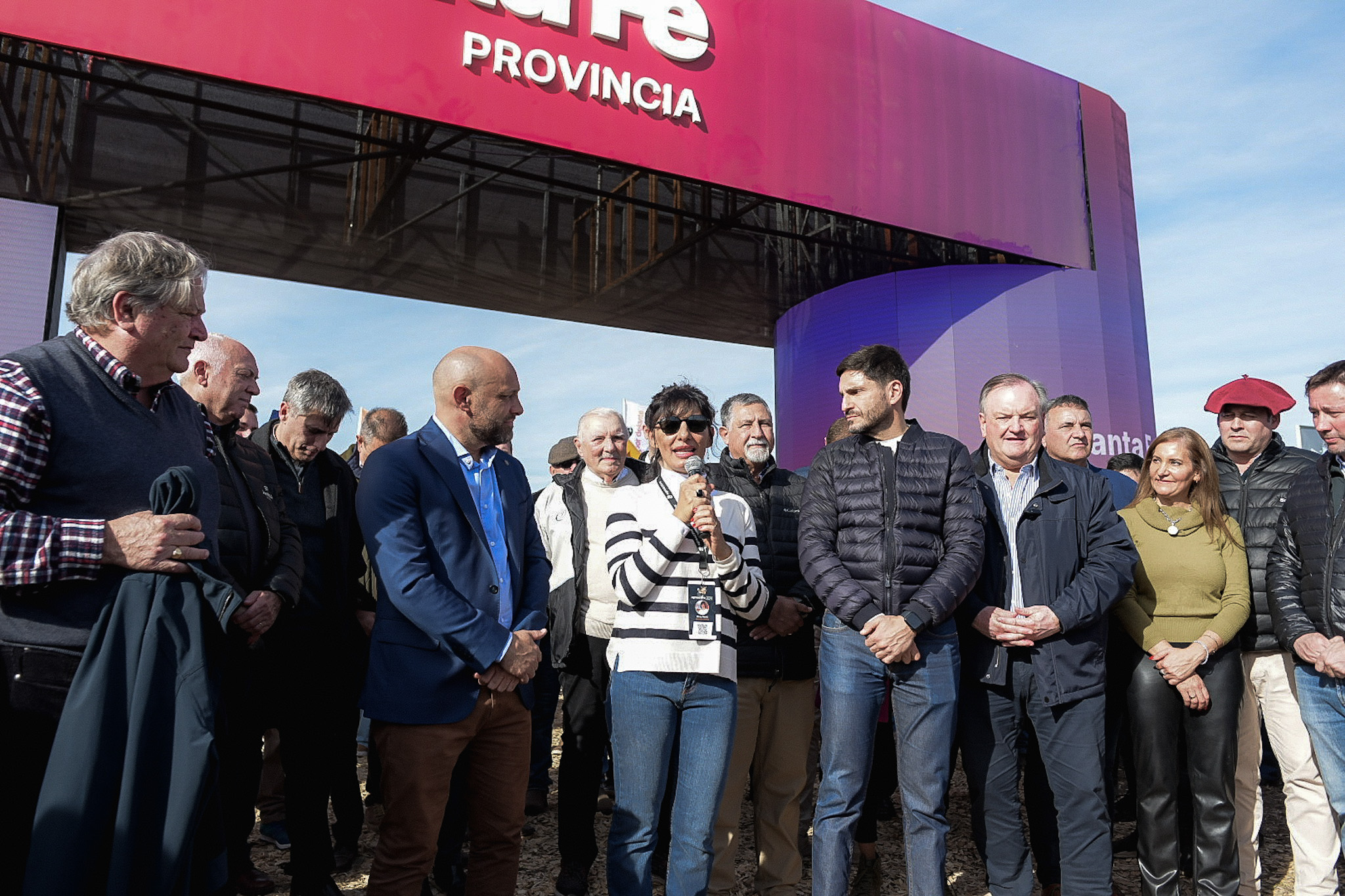 El gobernador Pullaro inaugurÃ³ el stand de Santa Fe y anunciÃ³ financiamientos para el sector