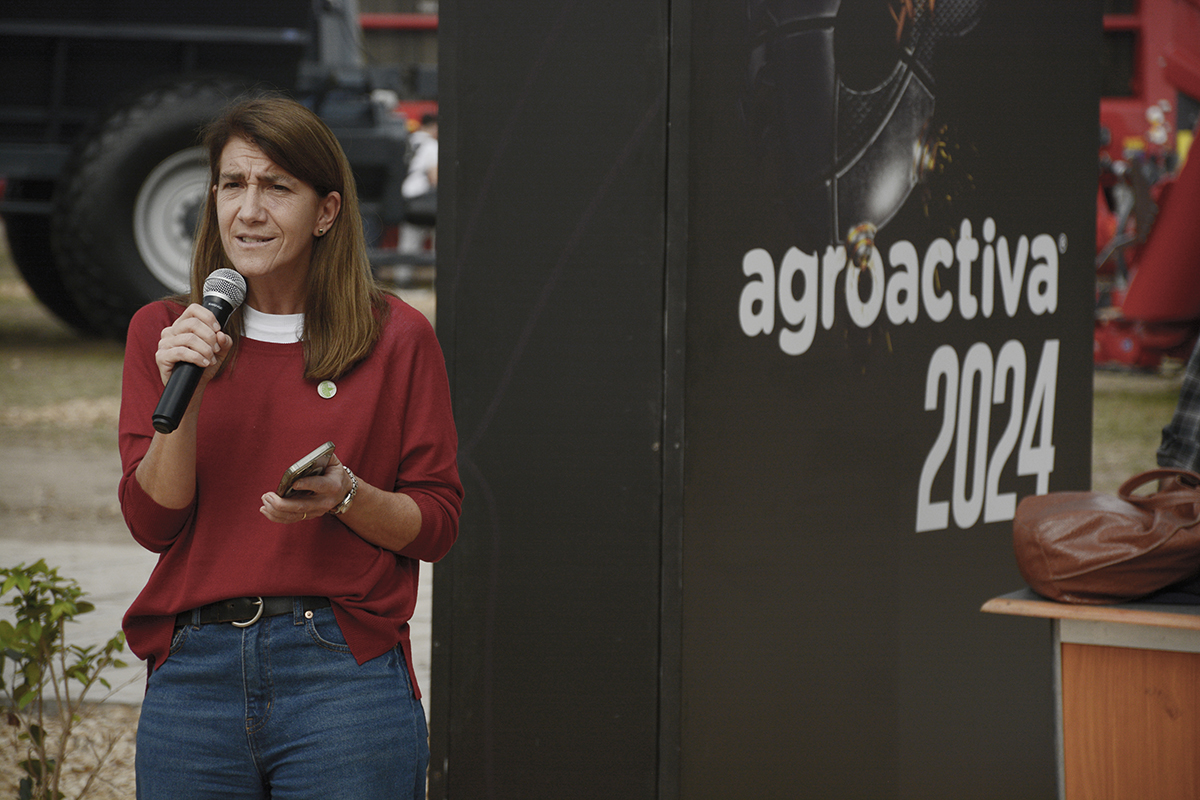 Junto a la FundaciÃ³n Barbechando, diputados de diferentes partidos polÃ­ticos brindaron una charla sobre construcciÃ³n de consensos interpartidarios 
